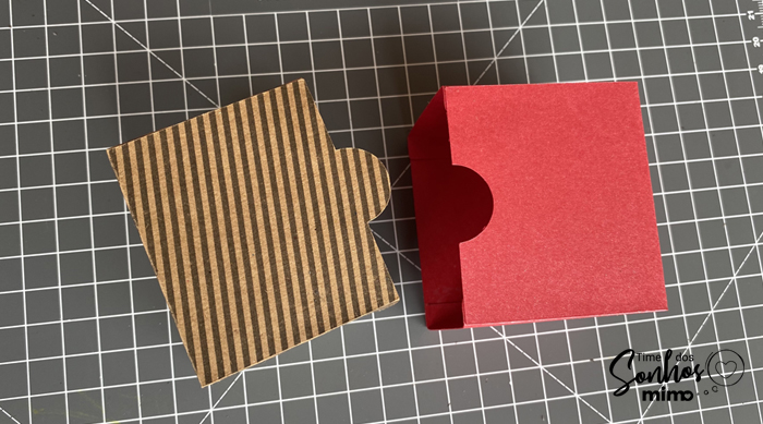 As duas partes do quebra cabeça da caixa de chocolate Valentine's Day estão prontas