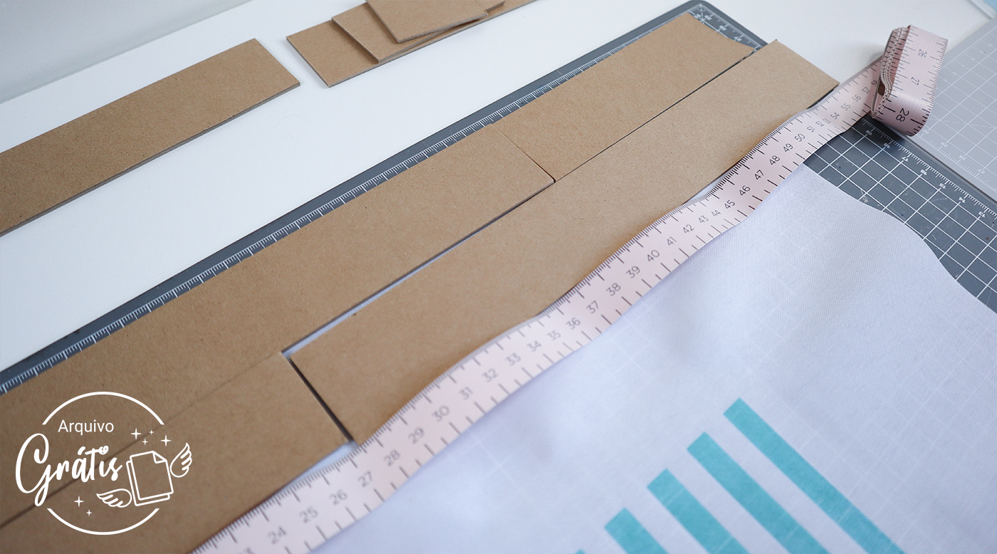 Medindo o chipboard para colocar no tecido