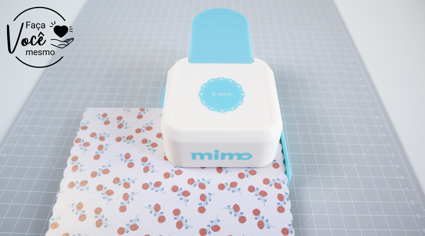 Fazendo furo arabesco em papel com o furador mágico 360° Mimo