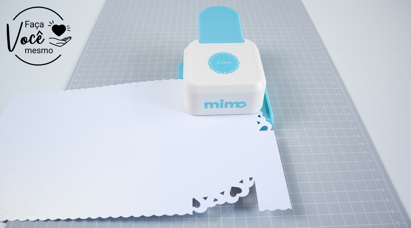 Fazendo furo arabesco em papel com o furador mágico 360° Mimo