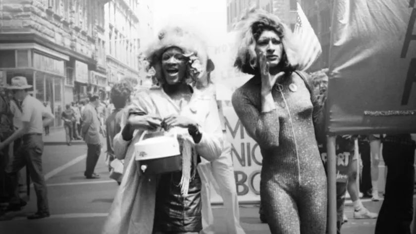 Marsha P. Johnson e Sylvia Rivera em Parada Gay em Nova York