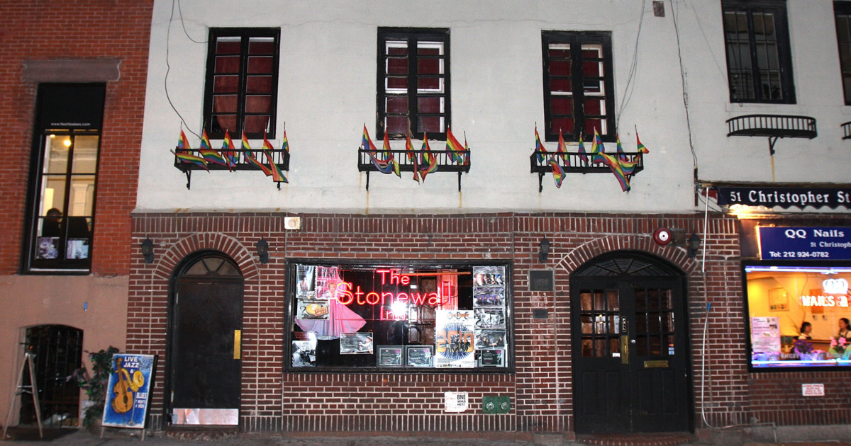 Fachada atual do bar Stonewall Inn, em Nova York