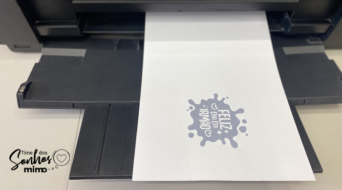 Imprima a arte da etiqueta no papel color pop Mimo