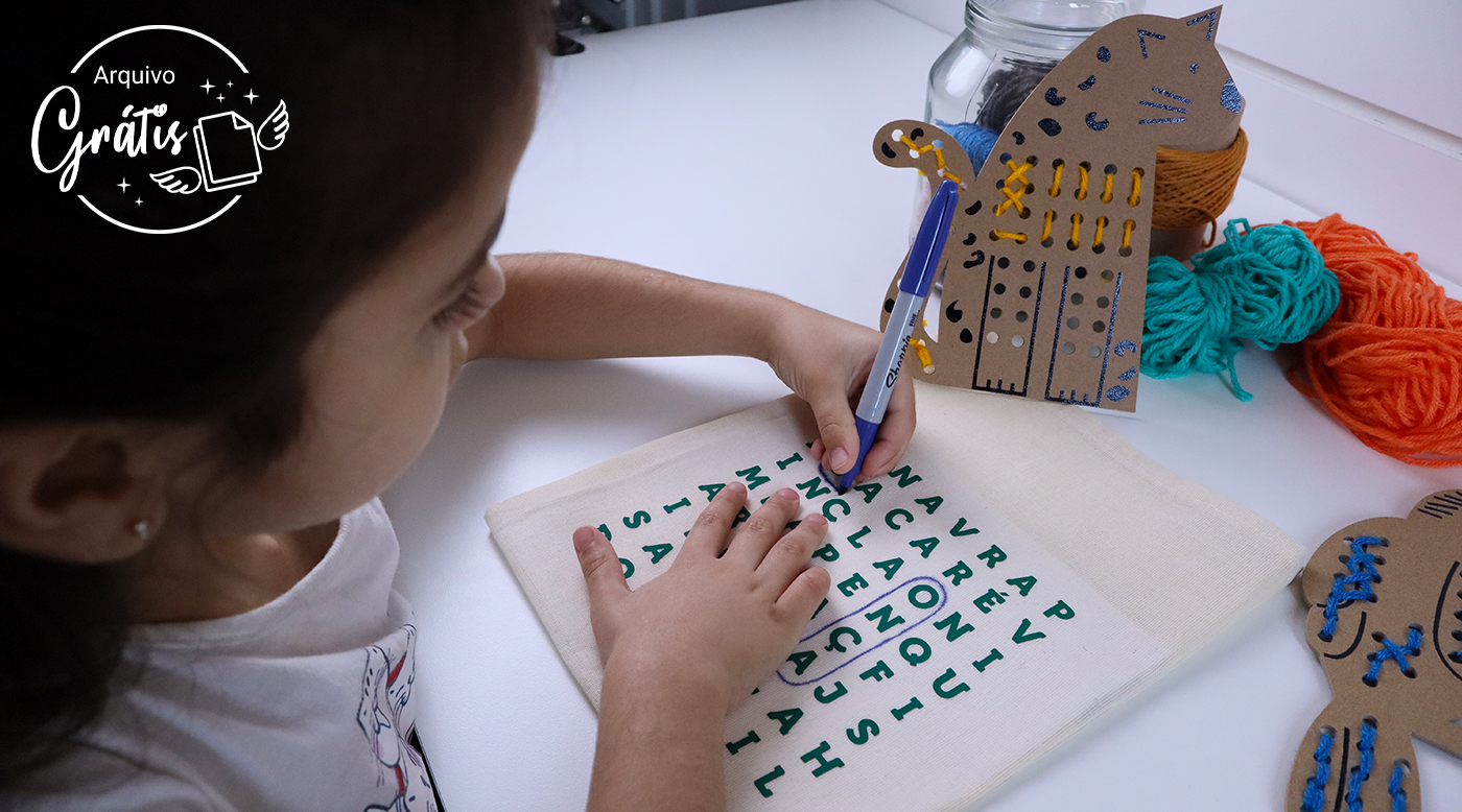 Bricando com a Embalagem do DIY Ideia para o Dia das Crianças
