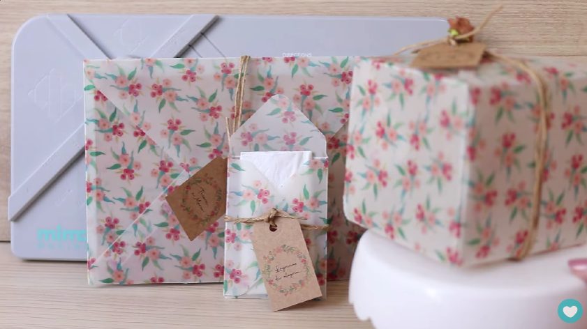 Caixas de papel e envelopes feitos com a Base Mimo Making para papelaria de casamento