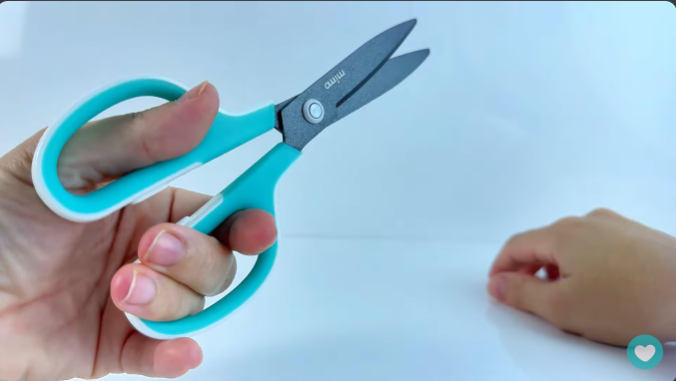 Tesoura profissional para destros e canhotos