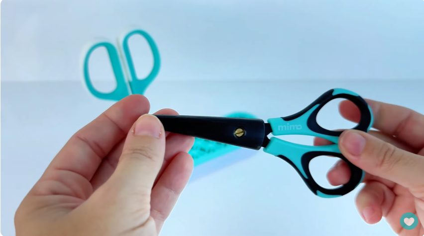 Tesoura de precisão mimo com protetor 