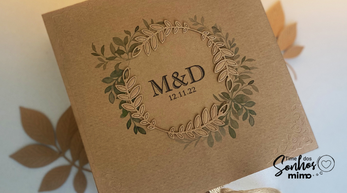 convite feito com papel kraft- melhor papel para convite artesanal