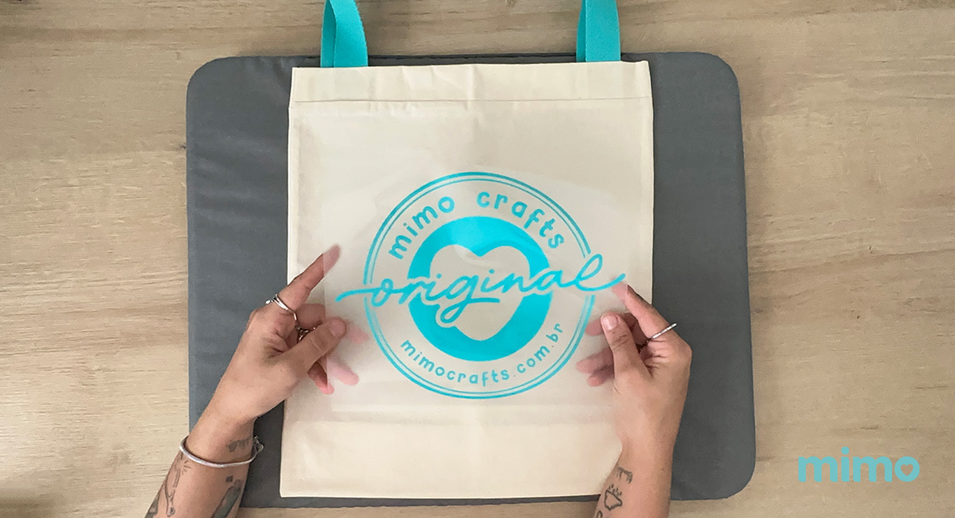 Posicionando o Transfer sobre a ecobag