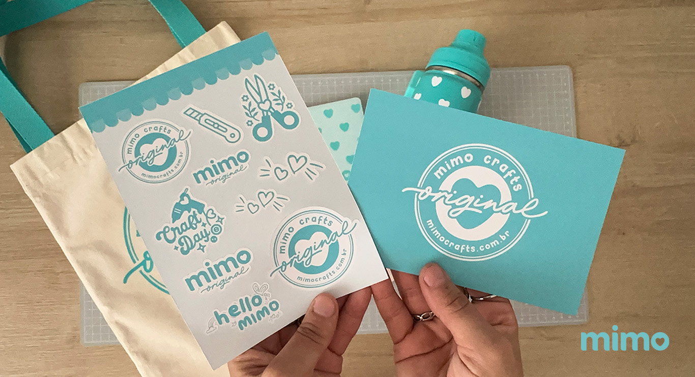 Resultado do card e cartela de adesivos prontos para compor o kit de brindes corporativos