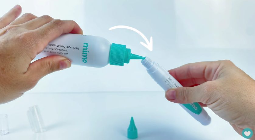 Recarregando a Caneta com a Cola Tacky Multiuso de 120ml