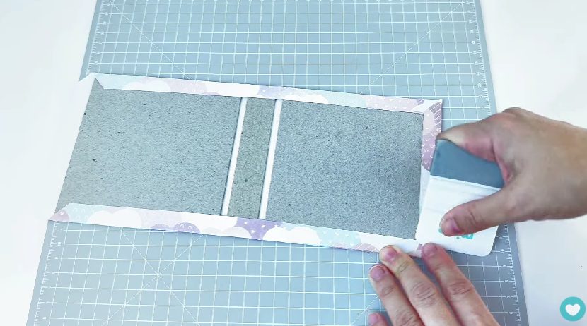 Usando a Espátula Mimo para dar acabamento ao bloco de notas