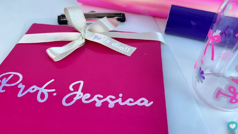 Prancheta e caderno personalizados com Vinil Mimo