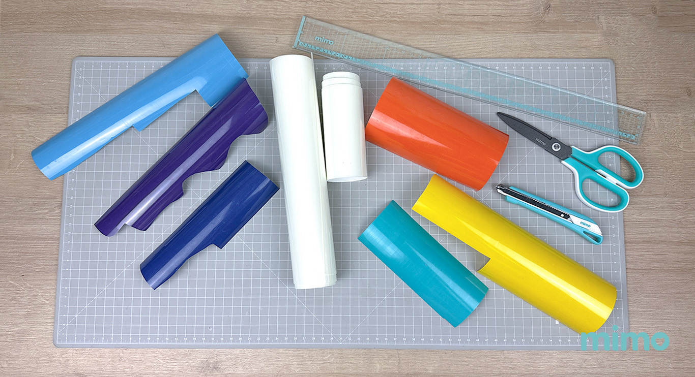 Recortando os transfers para customizar a roupa