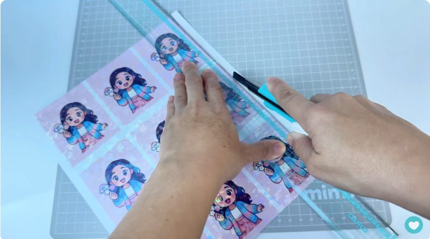 cortanto o papel laminado - diferença entre laminação e plastificação