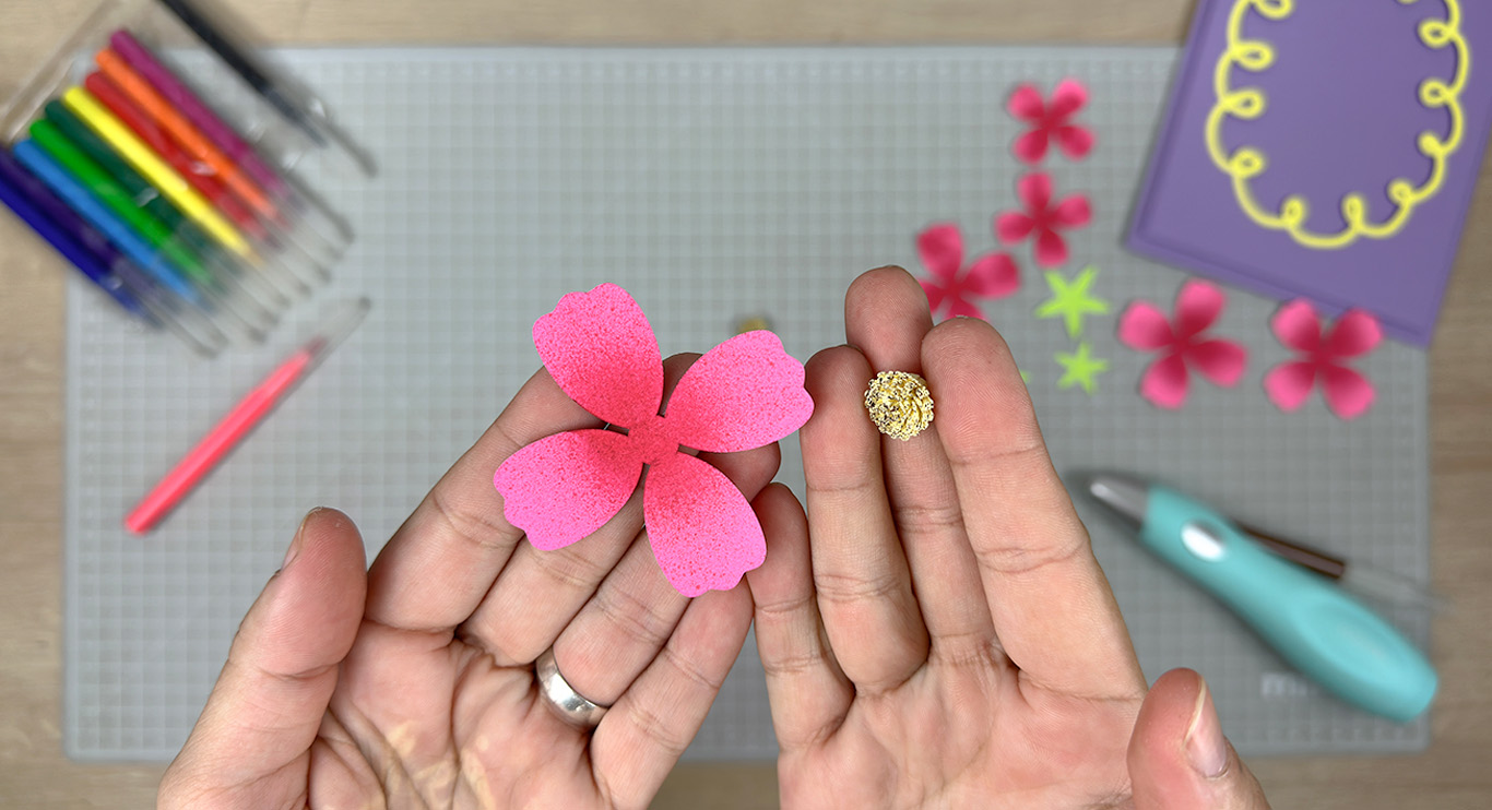 Resultado da pétala e miolo da flor de papel prontos Resultado da pétala e miolo da flor de papel prontos