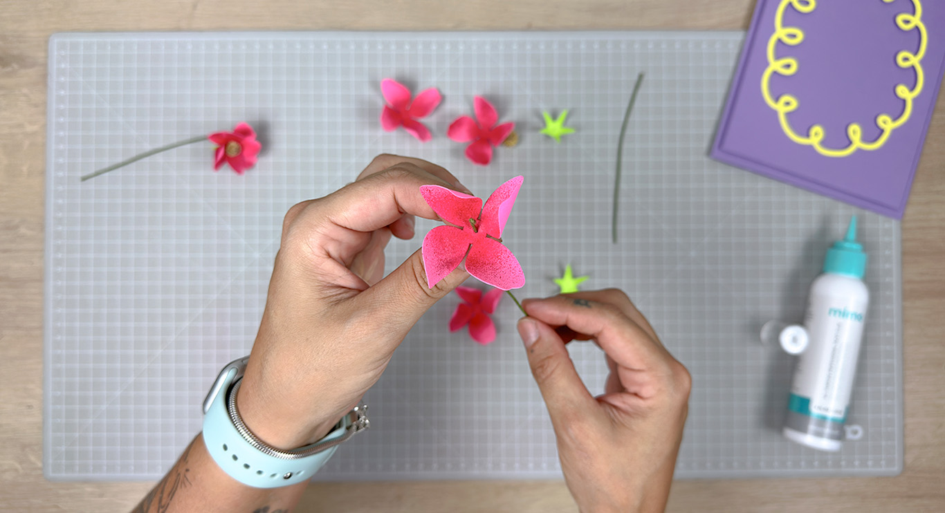 Montando a flor de papel Montando a flor de papel