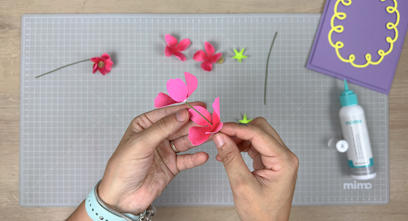 Montando a flor de papel Montando a flor de papel