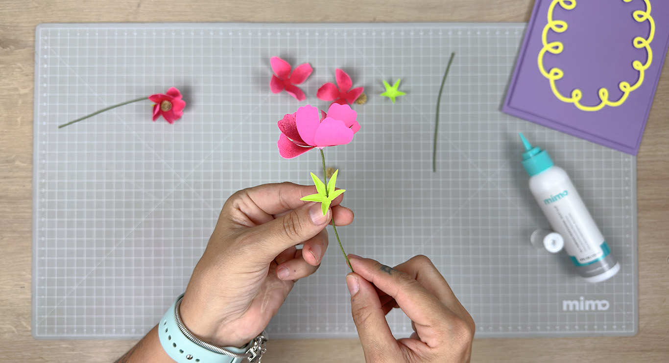 Montando a flor de papel Montando a flor de papel