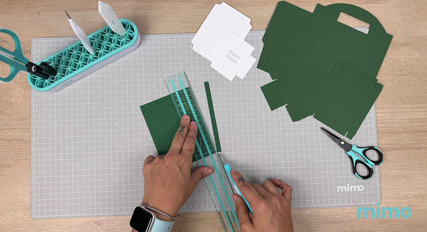 Fazendo os cortes da embalagem personalizada Fazendo os cortes da embalagem personalizada