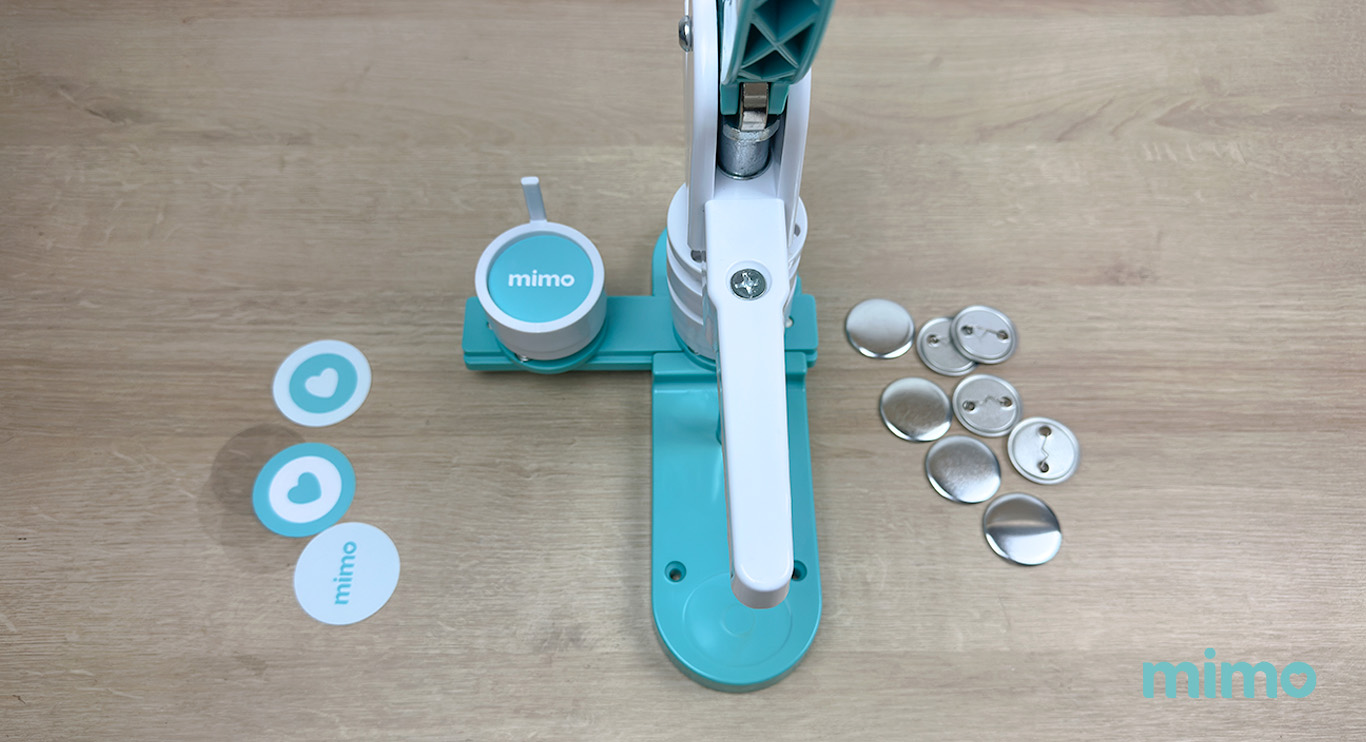 Arte encaixada na Máquina de Bottons