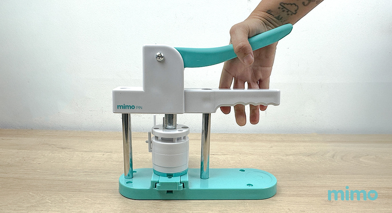 Apertando a alavanca da Mimo Pin