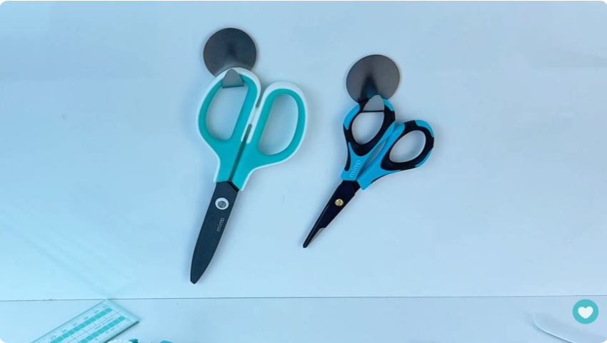 Gancho metálico fixado com Fita Adesiva Dupla Face Fixa Forte para fixar quadro Gancho metálico fixado com Fita Adesiva Dupla Face Fixa Forte para fixar quadro