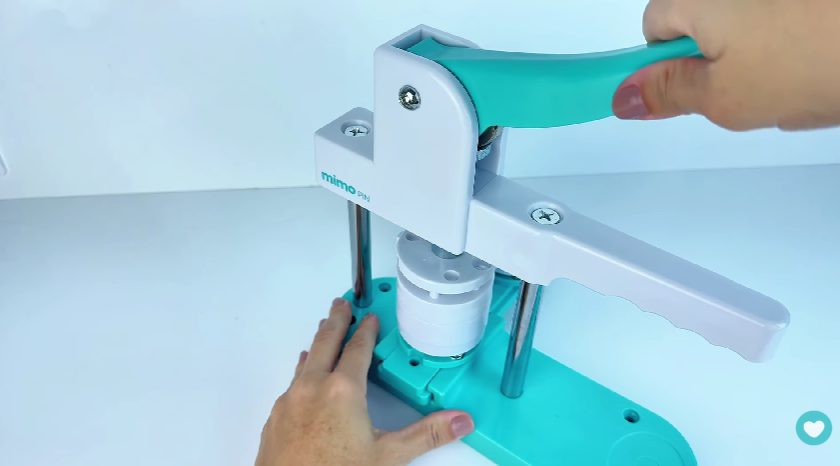 Fazendo o botton na Mimo Pin Fazendo o botton na Mimo Pin