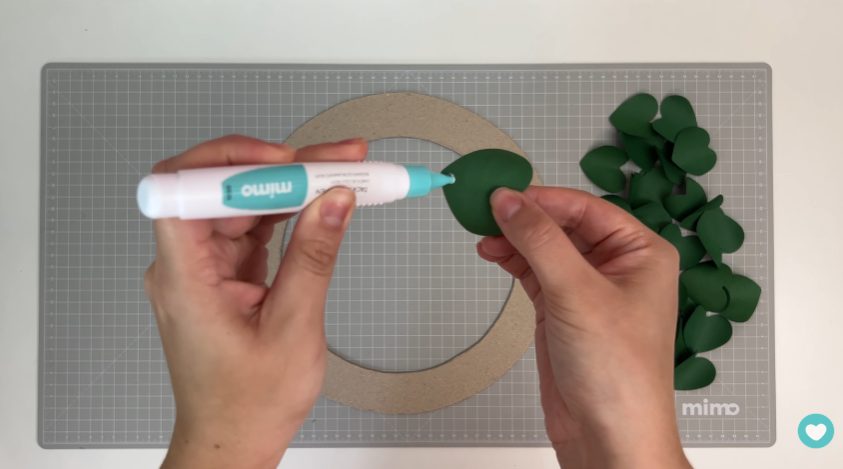 Usando a Cola Tacky Usando a Cola Tacky