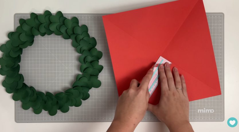 Fazendo o corte no papel Fazendo o corte no papel