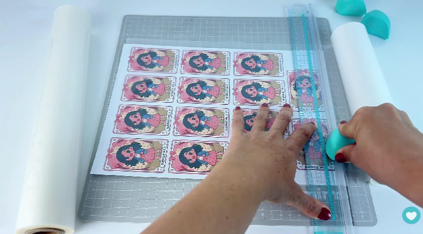 Cortando Filme BOPP com o corte reto Cortando Filme BOPP com o corte reto