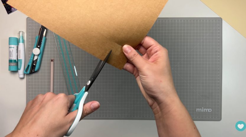 Fazendo a moldura do quadro decorativo Fazendo a moldura do quadro decorativo