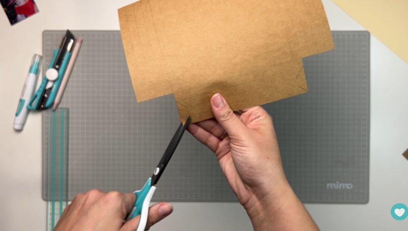 Fazendo a moldura do quadro decorativo Fazendo a moldura do quadro decorativo