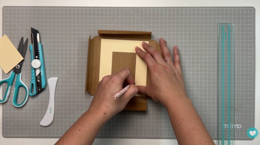 Fazendo a marcação da moldura interna Fazendo a marcação da moldura interna