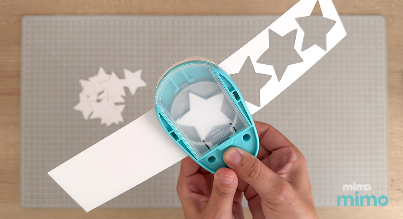 Usando o Furador de Papel - Estrela Usando o Furador de Papel - Estrela