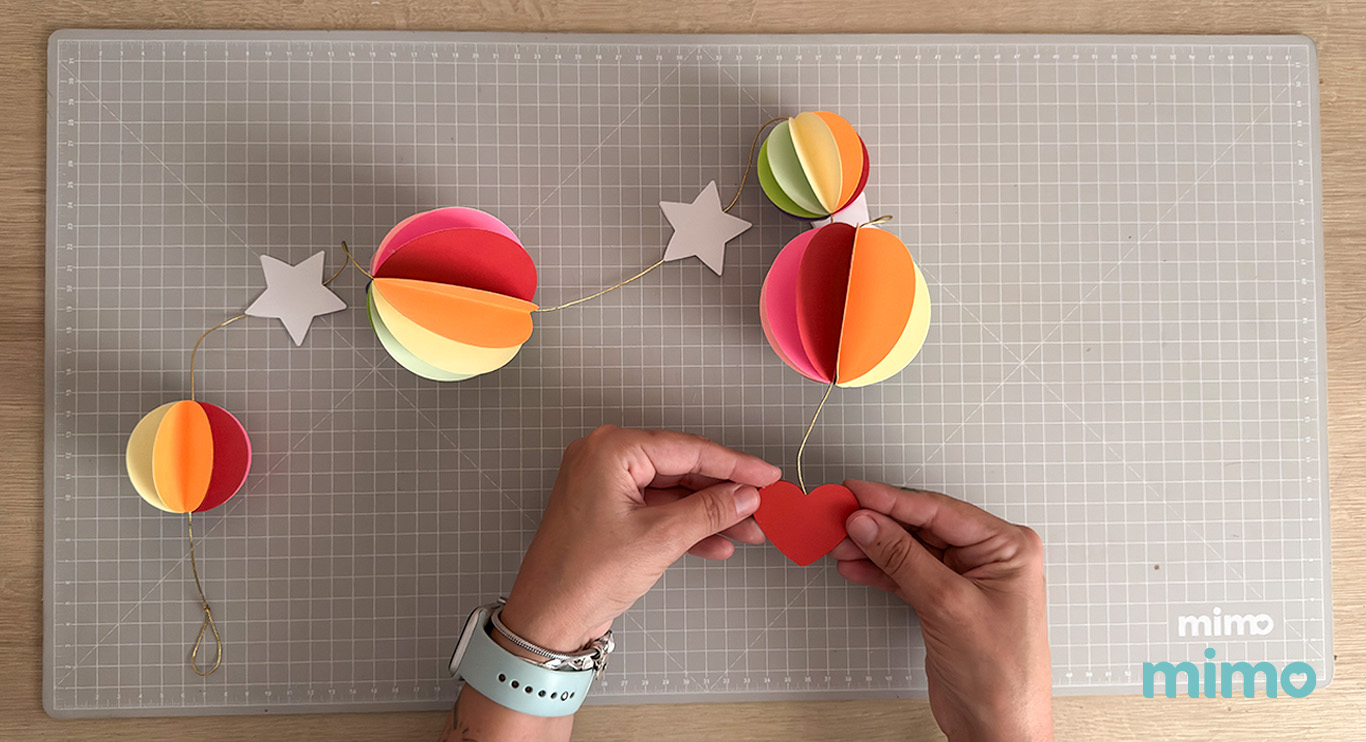 Finalizando o varal decorativo Finalizando o varal decorativo