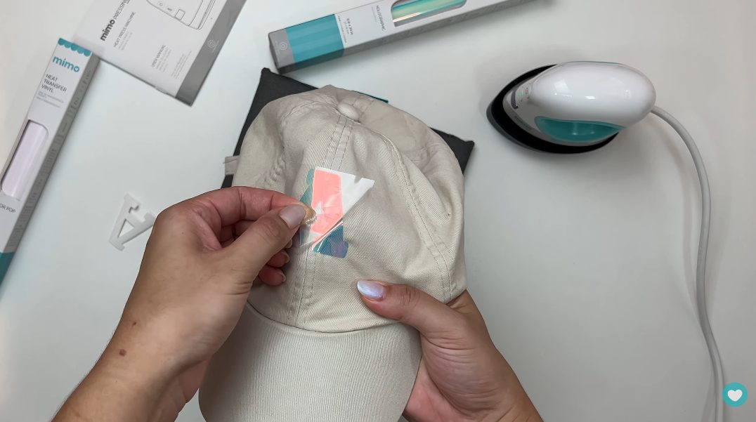 Retirando a película de proteção do transfer Retirando a película de proteção do transfer