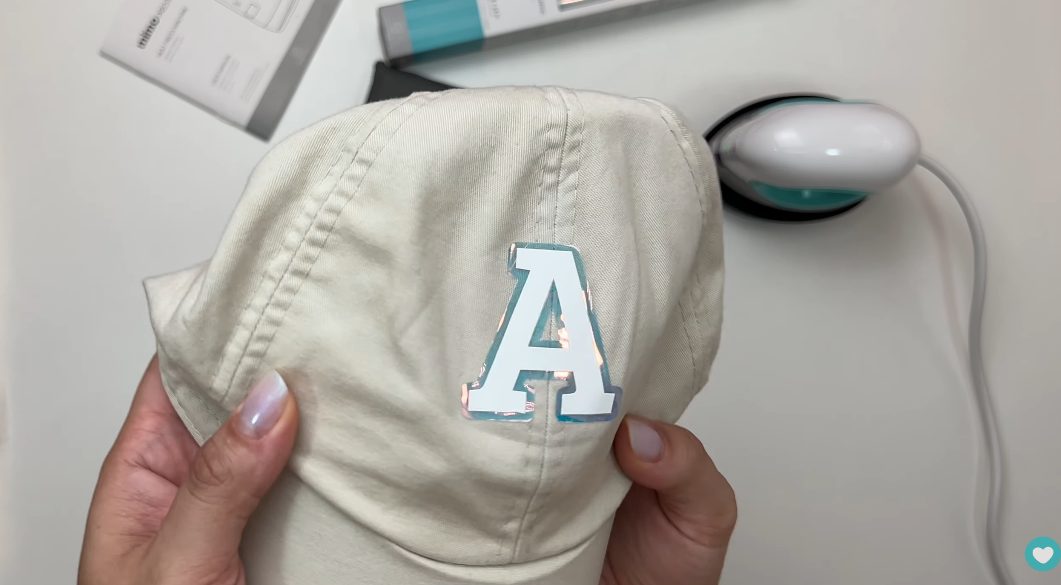 Aplicação do transfer no boné Aplicação do transfer no boné