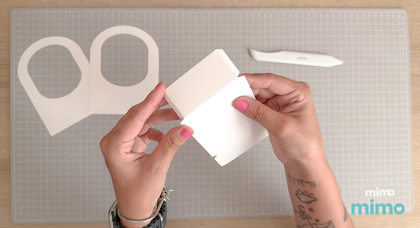 Fazendo as dobras da caixinha Fazendo as dobras da caixinha