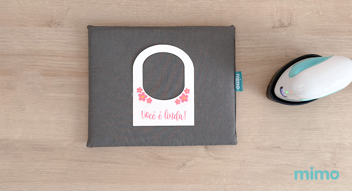 Posicionando o Transfer Amarelo para aplicação Posicionando o Transfer Amarelo para aplicação