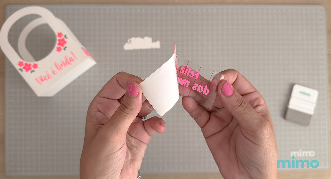 Retirando o Adesivo Vinil do liner Retirando o Adesivo Vinil do liner