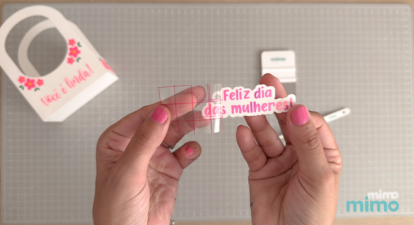 Resultado do adesivo vinil aplicado no papel Resultado do adesivo vinil aplicado no papel