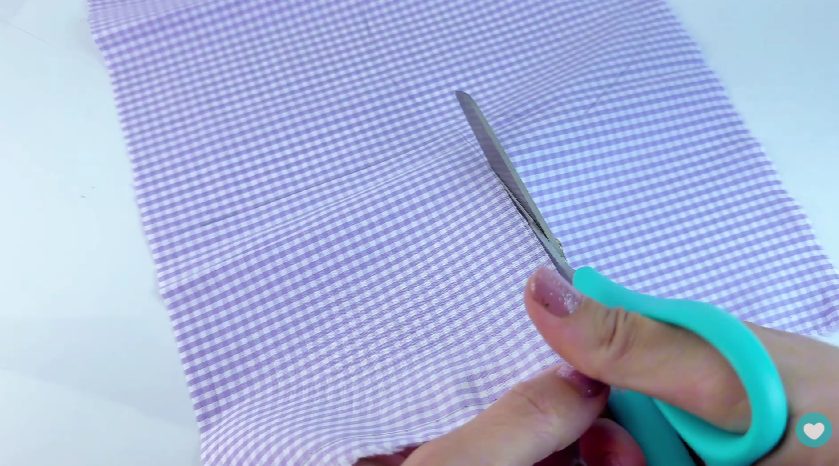 Cortando tecido com a Tesoura Profissional de Tecido Cortando tecido com a Tesoura Profissional de Tecido