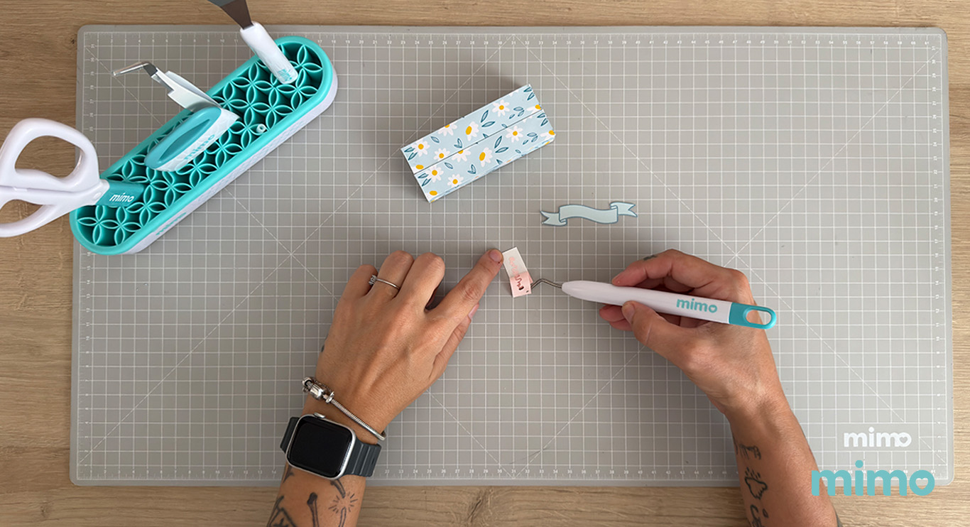 Gancho sendo usado para depilar vinil Gancho sendo usado para depilar vinil