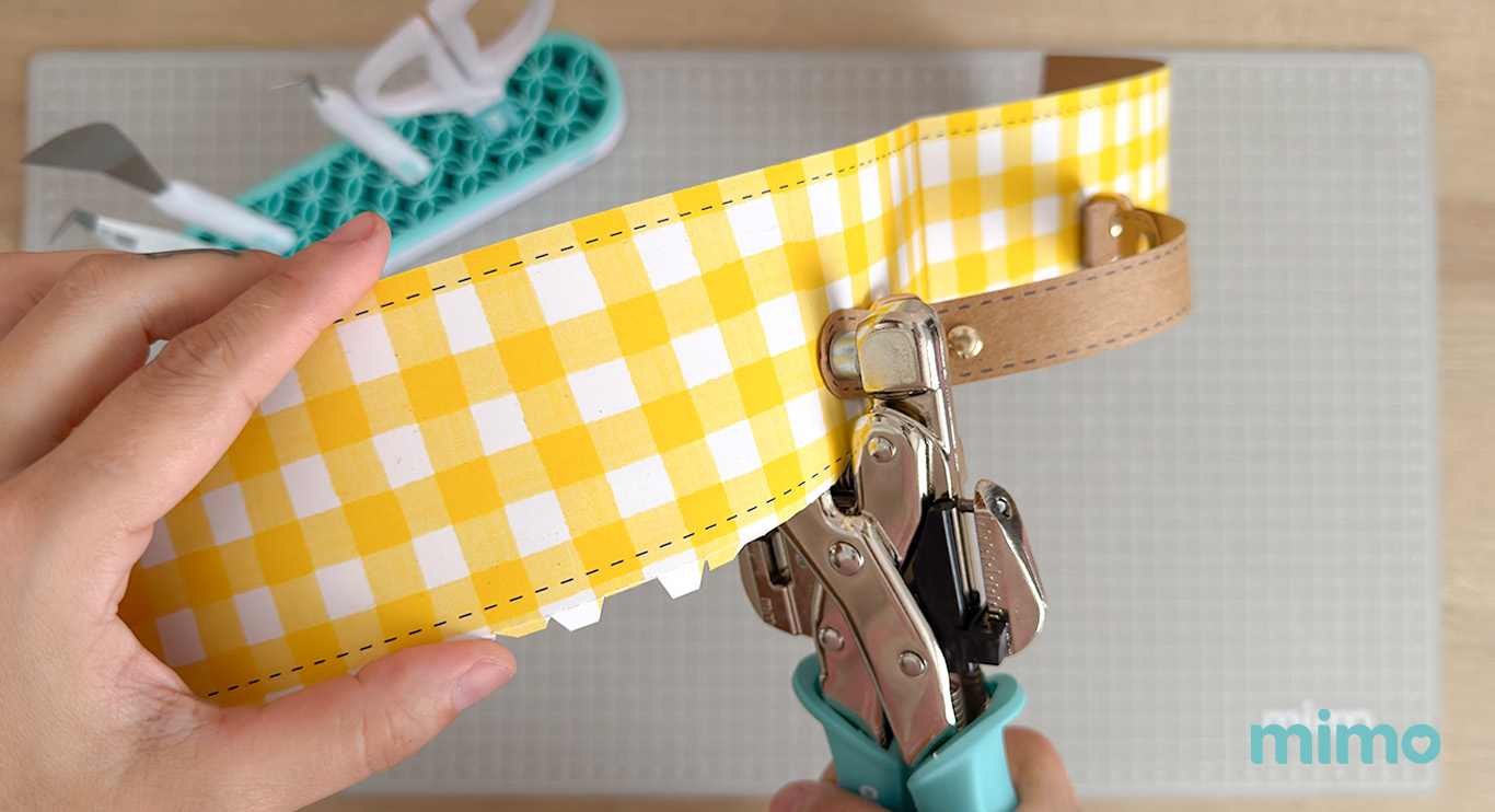 fechando o rebite com o Alicate 3 em 1 fechando o rebite com o Alicate 3 em 1