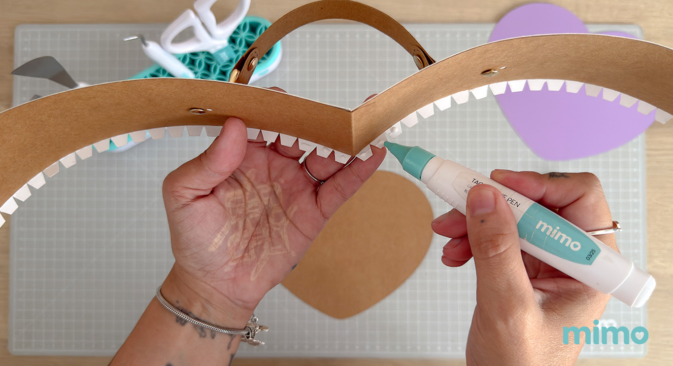 passando cola tacky mimo passando cola tacky mimo