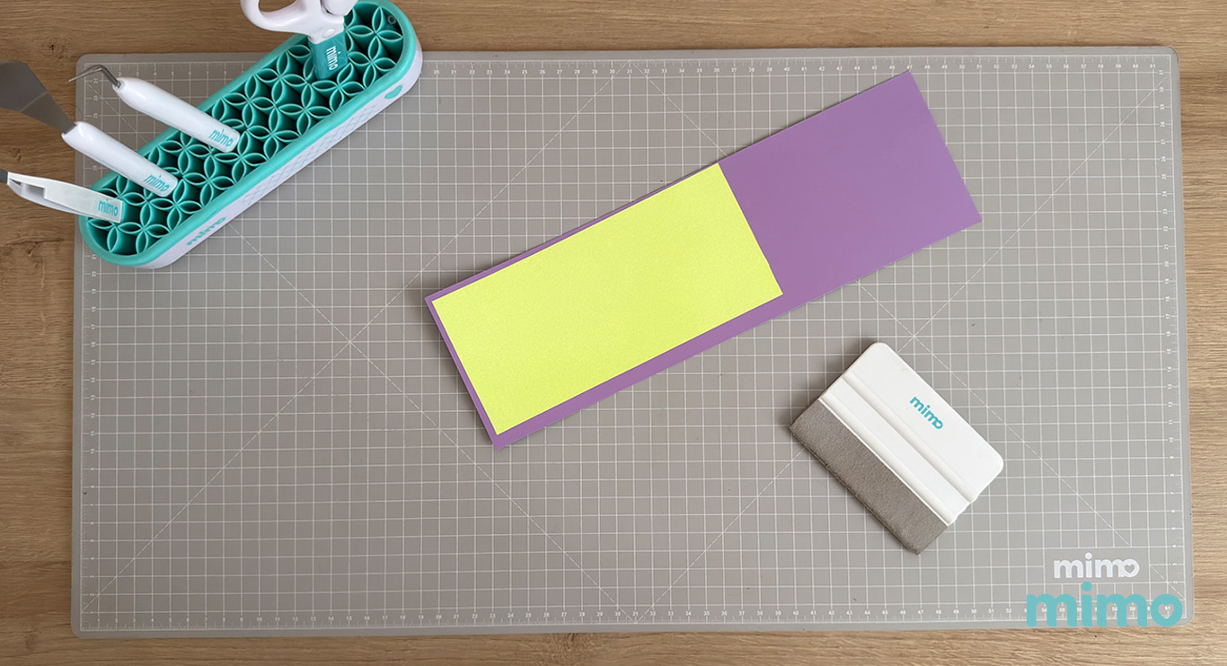 pedaço do Adesivo Vinil Thermal Color - Frio - Amarelo Neon Perolizado para Vermelho – Mimo por cima do Papel Colorido Color Pop Roxo Candy Mimo. pedaço do Adesivo Vinil Thermal Color - Frio - Amarelo Neon Perolizado para Vermelho – Mimo por cima do Papel Colorido Color Pop Roxo Candy Mimo.