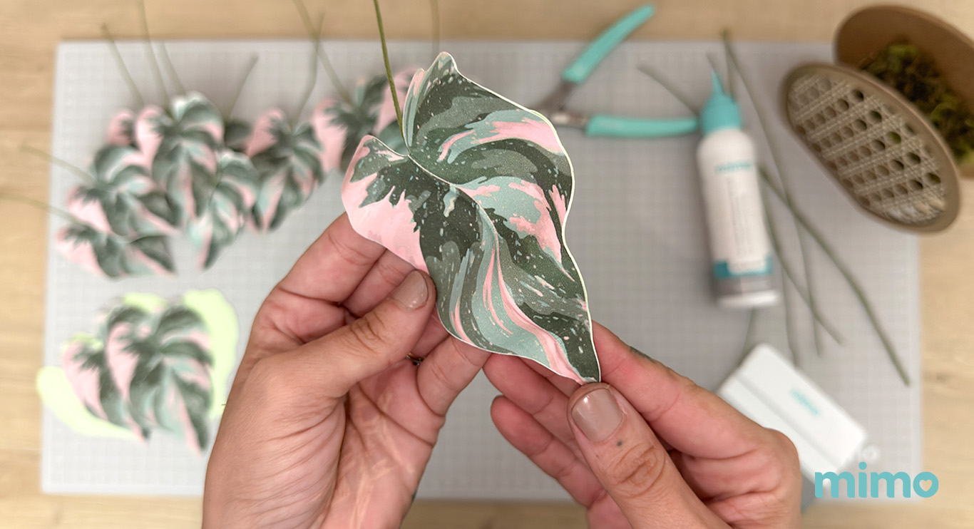 Folhas de papel para completar vaso de flores artesanal Folhas de papel para completar vaso de flores artesanal